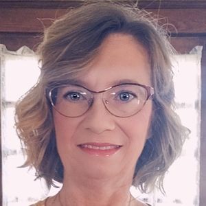 Meet your Posher, Debbie